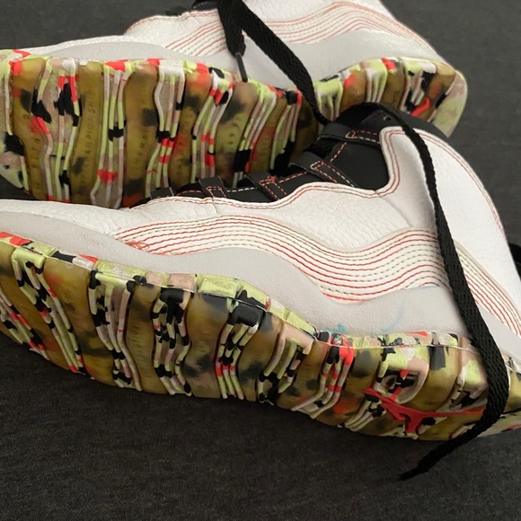 Kids Jordan’s - Picture 4 of 5